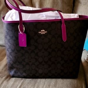 Coach City Tote In Signature Canvas